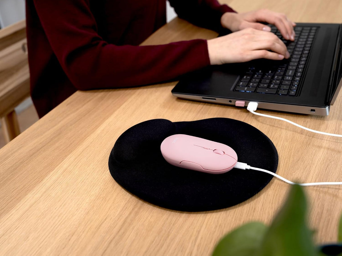 Trust Puck 24125 mouse wireless Bluetooth ricaricabile, rosa – utilizzo sulla scrivania