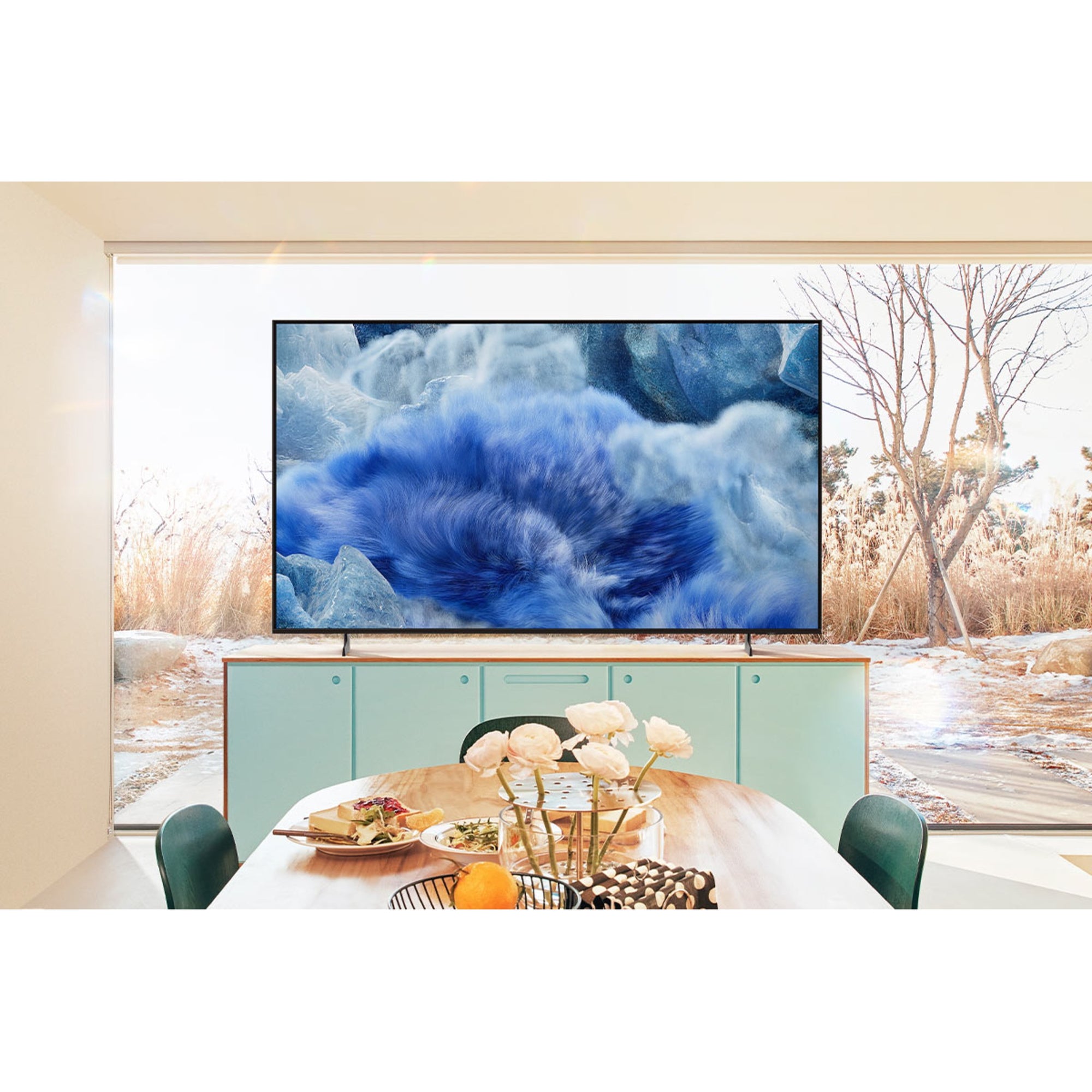 Samsung QE43Q8FAAUXXH Q8F Smart TV QLED 43 pollici 4K, grigio titanio EU – immagine ambientata ufficiale
